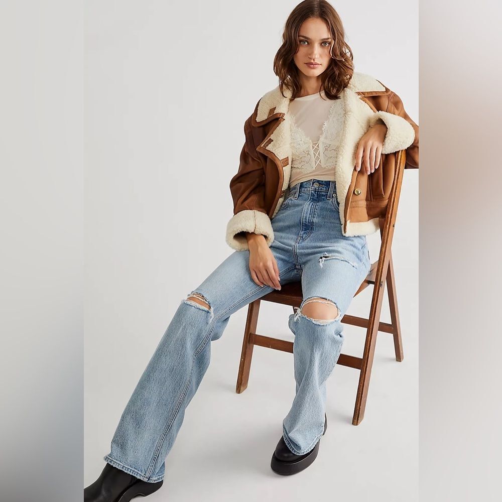 Levi’s NWT Premium 70s High Rise Flare Size 28 Free People Disco Bell Bottom - Picture 2 of 13